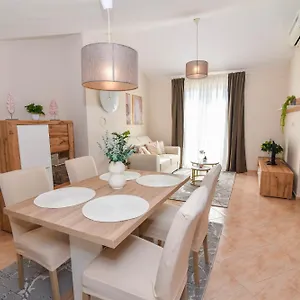 https://apartments-amico.hotelinzadar.com